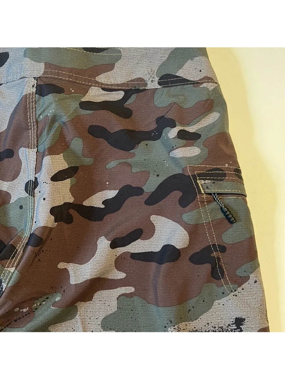 Volcom 28 Board Shorts Camo in Army Green Combo Boardshorts 20” length NWT